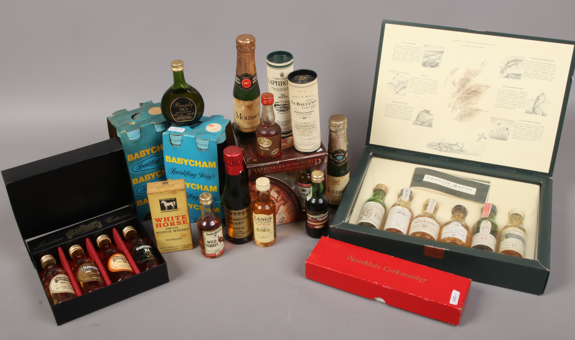 A collection of bottled alcohol, mainly Whisky to include Glenturret collection, White Horse