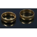 A pair of 22ct gold wedding bands, 9.4 grams.