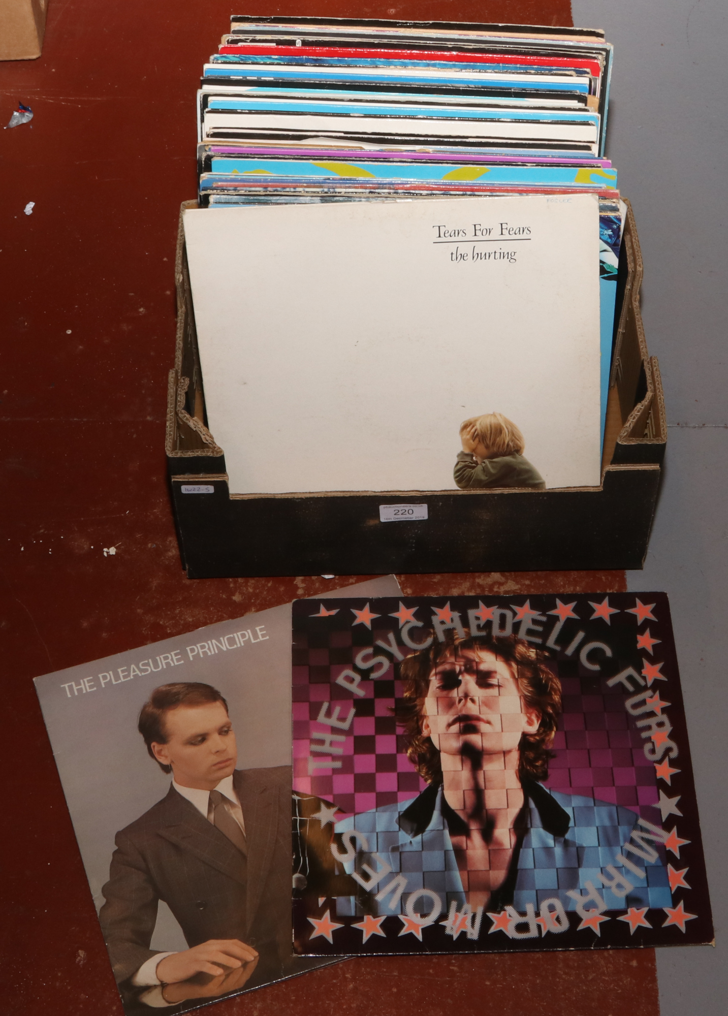 A box of L.P and single records to include Gary Numan, Rod Stewart, Yazoo etc.