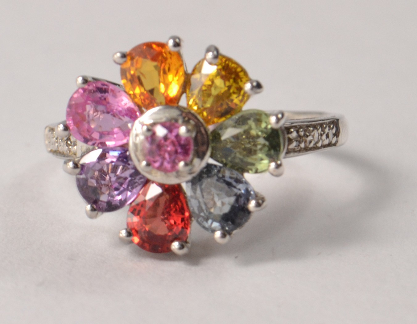 9ct white gold floral multi sapphire ring 3.65g gross weight size N/O - Image 5 of 11