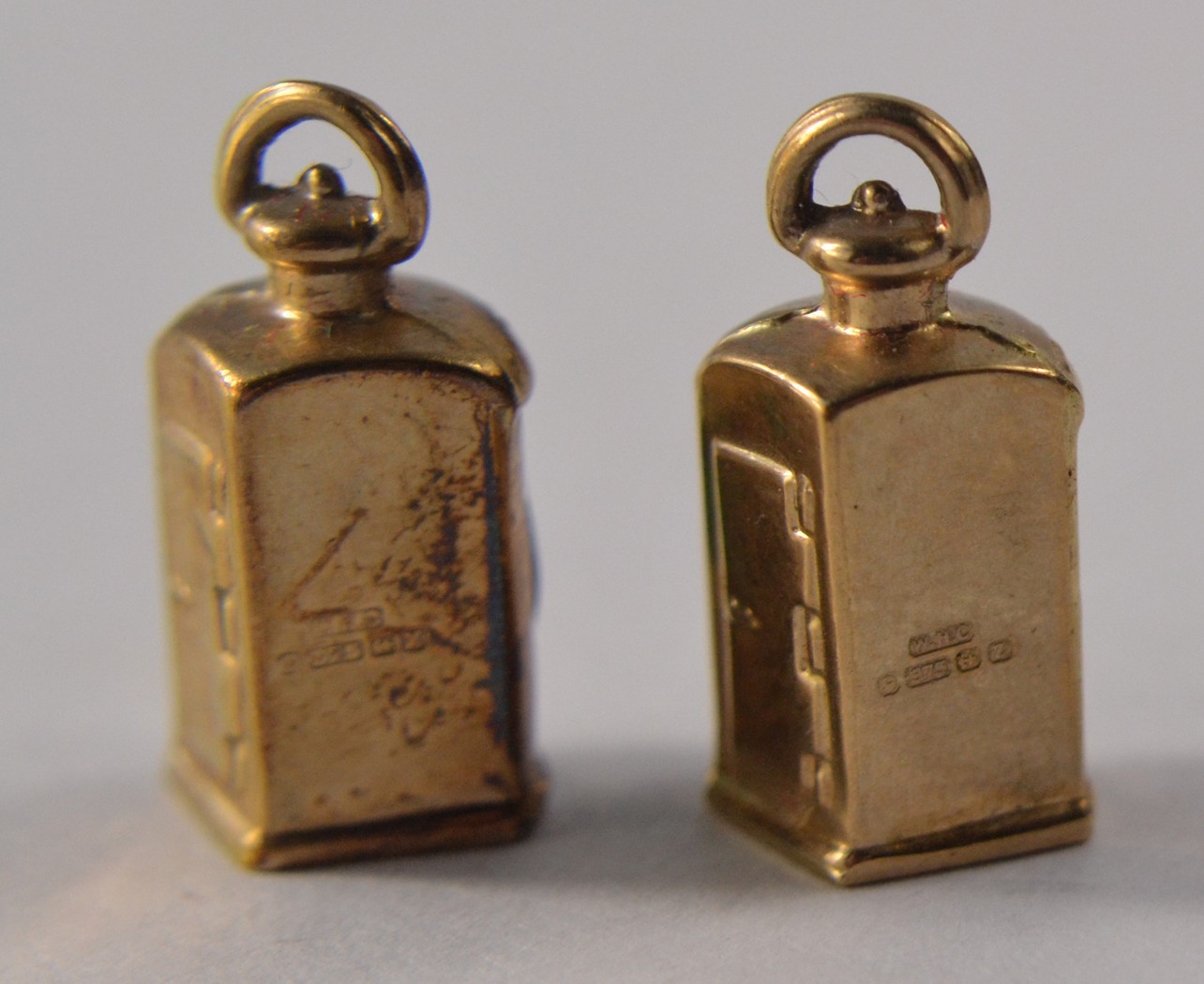 A pair of Hallmarked 375 gold ship lanterns port and star board charms - really UNUSUAL! - Image 7 of 11