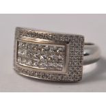 STUNNING Ladies 750 white gold diamond ring with 21 diamonds set in a design of 7 rows of 3,