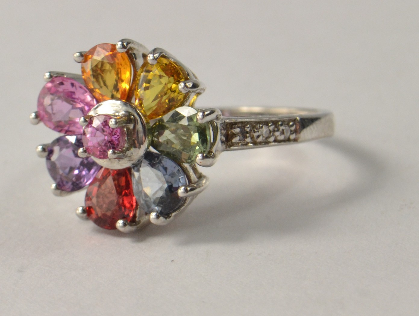 9ct white gold floral multi sapphire ring 3.65g gross weight size N/O - Image 2 of 11
