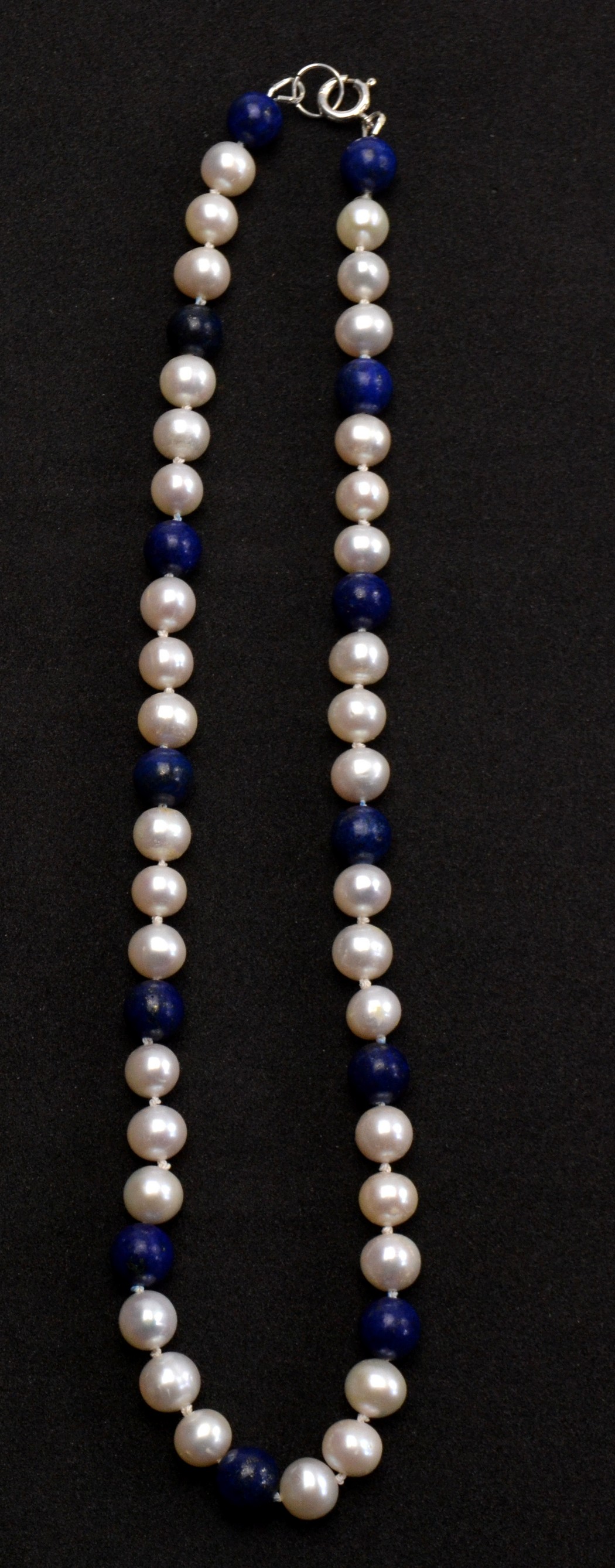 A pearl and lapis lazuli necklace, clasp stamped 925 - really beautiful! - Image 5 of 6