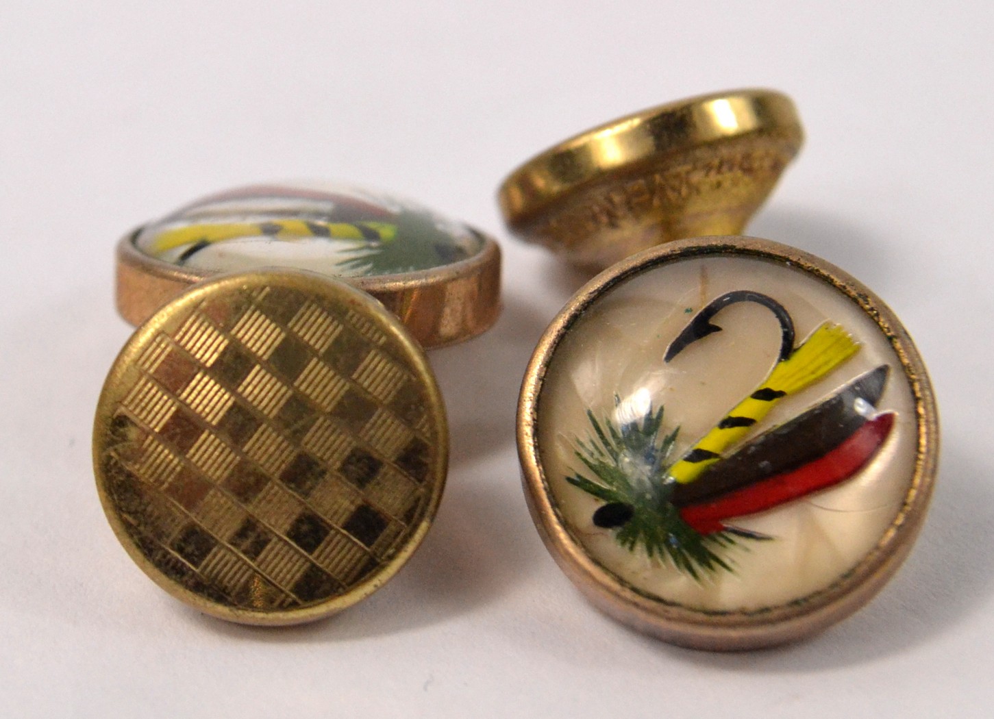 RARE 'FOR THE ANGLER AT HEART' A pair of vintage cufflinks and a matching tie-pin depicting - Image 5 of 9
