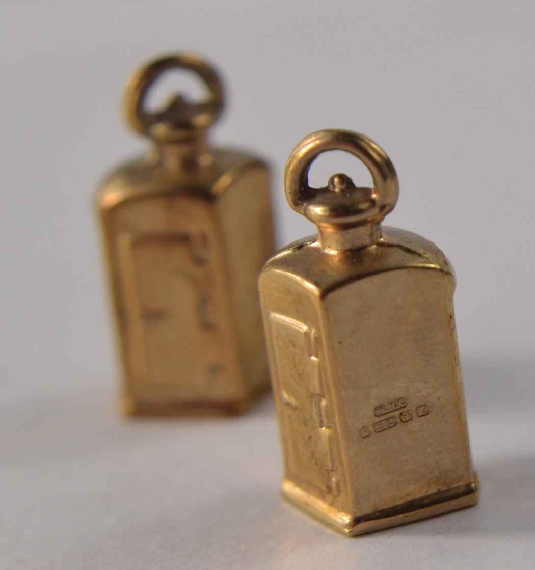 A pair of Hallmarked 375 gold ship lanterns port and star board charms - really UNUSUAL! - Image 5 of 11