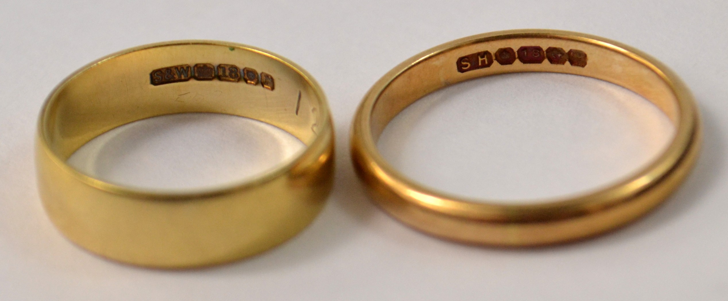 Two 18ct gold wedding bands