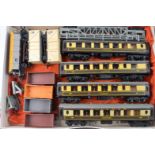 A nice HORNBY DUBLO collection of PULLMAN cars and goods wagons, (12 of)