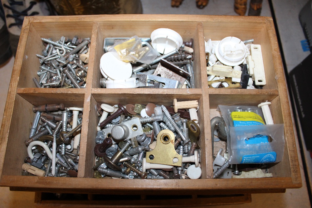 Misc/ boxes of hardware/screws etc - Image 2 of 5