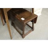 Small oak drop leaf coffee/occasional table