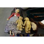 Quantity of vintage teddy bears and doll