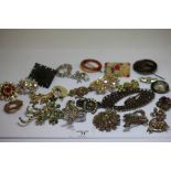 Small selection of costume jewellery brooches