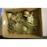 Quantity of brass horse brasses, etc.