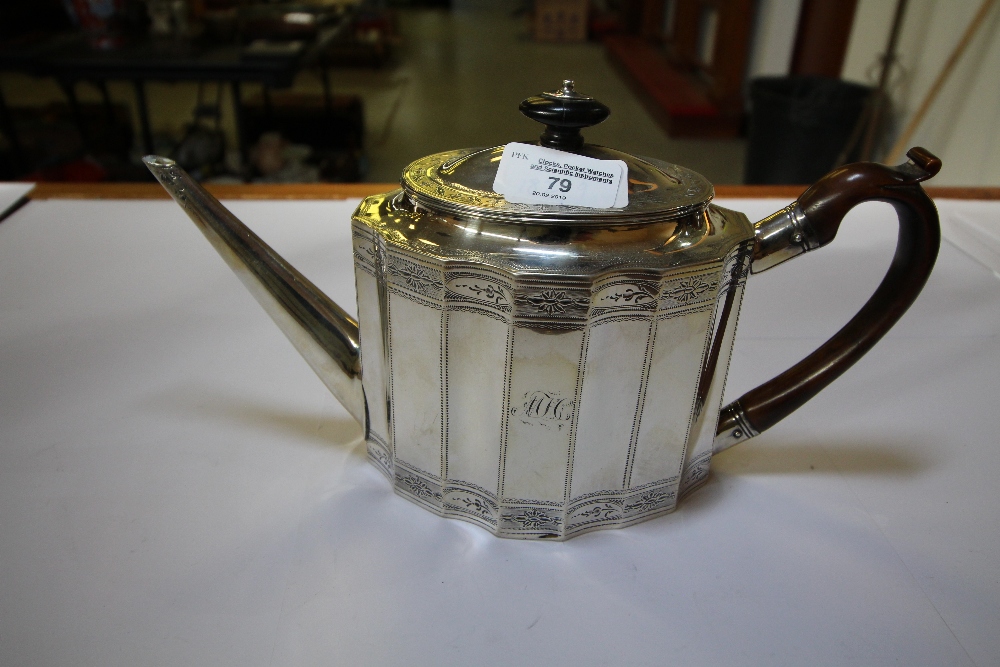 George III Silver Teapot 458g London 1789- John Robins(or similar) - Image 3 of 6