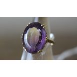 9ct gold amethyst ring, approx 10ct, ring size J