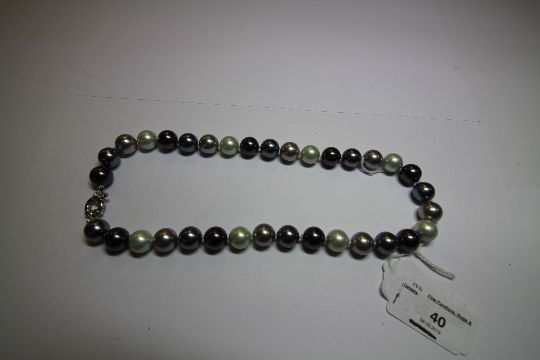 Coloured simulated pearl necklace