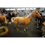 Beswick Palomino Swish Tail Horse