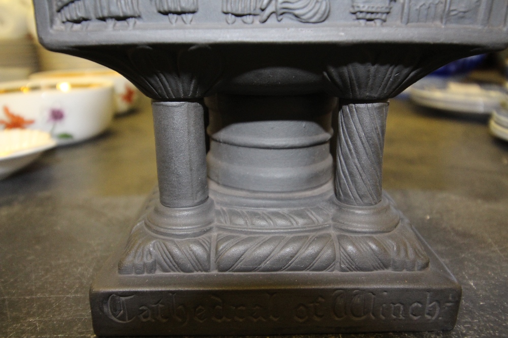 Copeland black basalt Winchester Cathedral font - Image 10 of 15