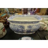 19th Century blue and white pottery 'Oriental' pattern foot bath, marked WR (af)
