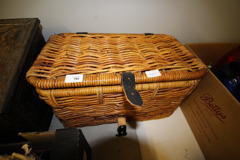 Vintage Pigeon Carrier/Picnic Hamper - Image 2 of 3