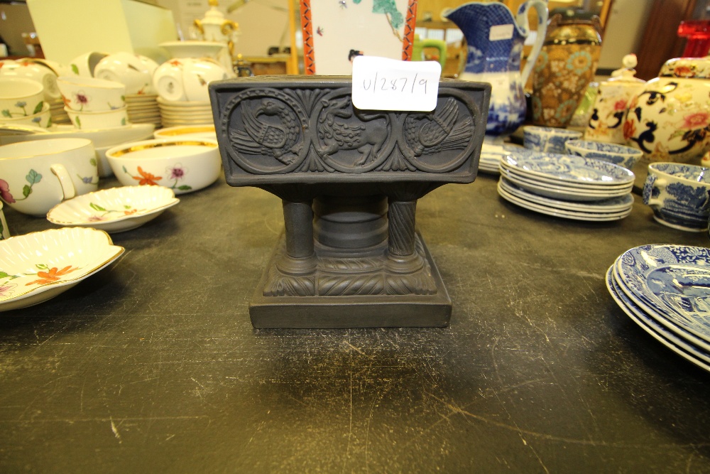 Copeland black basalt Winchester Cathedral font - Image 3 of 15