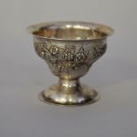 Late Victorian Irish silver cup by West & Son, with floral embossed sides, Dublin 1901, 10.5cm