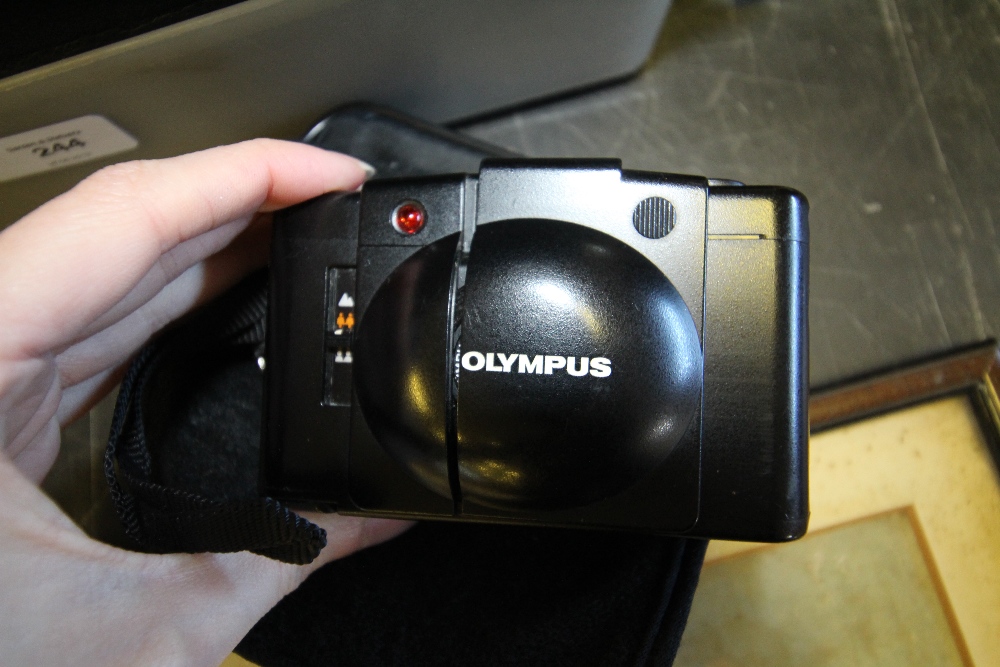 Box of Cameras etc including Canon ixus 500 - Image 4 of 10
