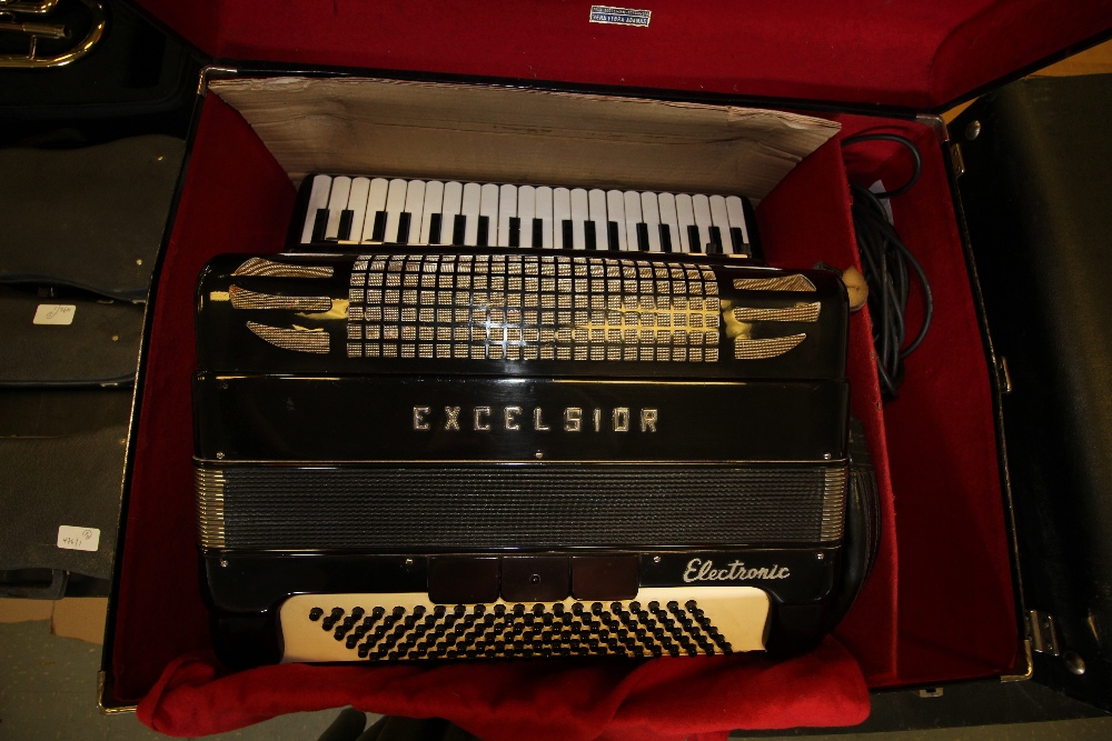 Excelsior electronic accordion and foot pedal etc - Image 3 of 5
