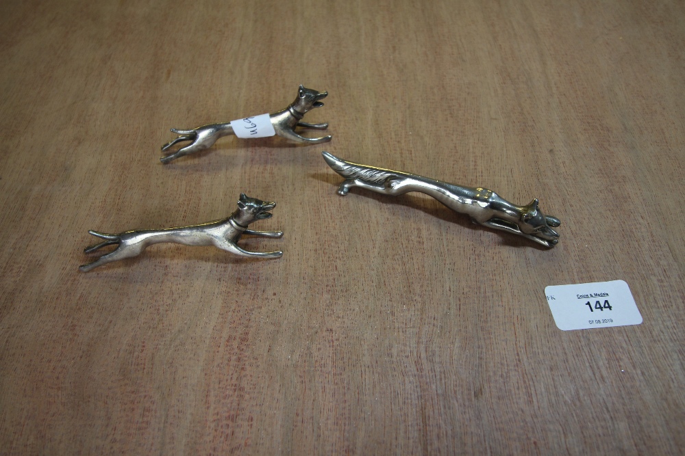 Pair of plated Hound knife rests and one other