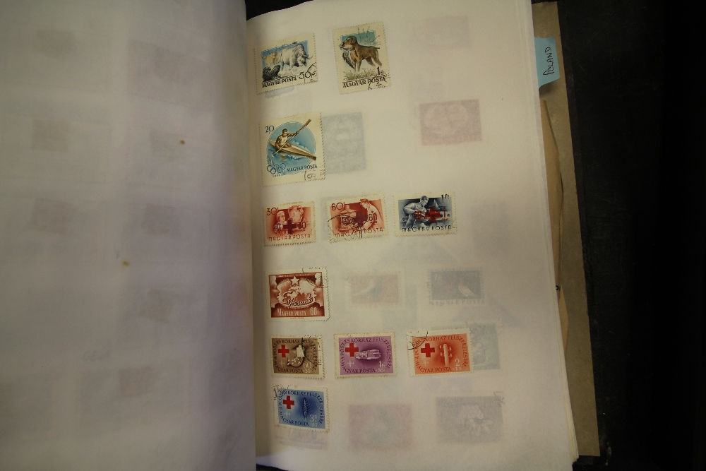 2 arch level files of worldwide stamps and ring binder of Hungarian stamps - Image 7 of 9