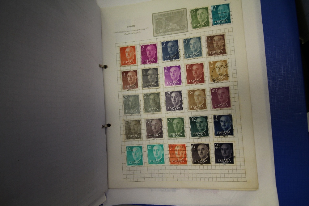 2 arch level files of worldwide stamps and ring binder of Hungarian stamps - Image 3 of 9