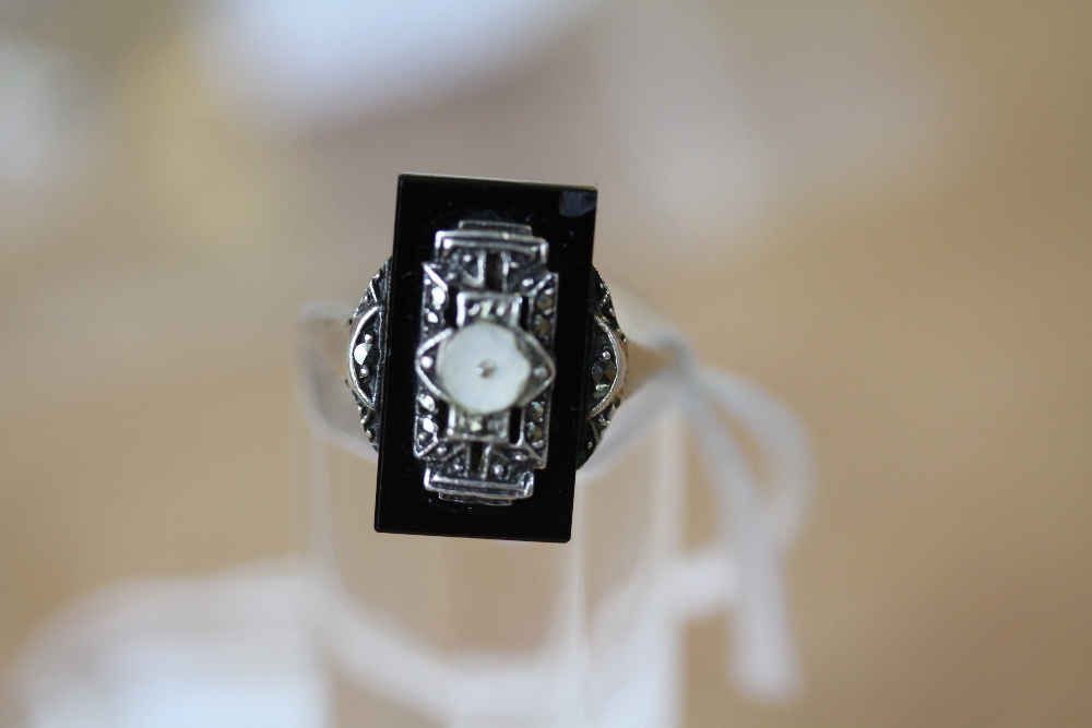 Art Deco mourning ring, size K/L - Image 3 of 4