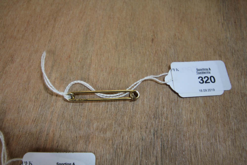 9ct Gold 'safety pin' brooch