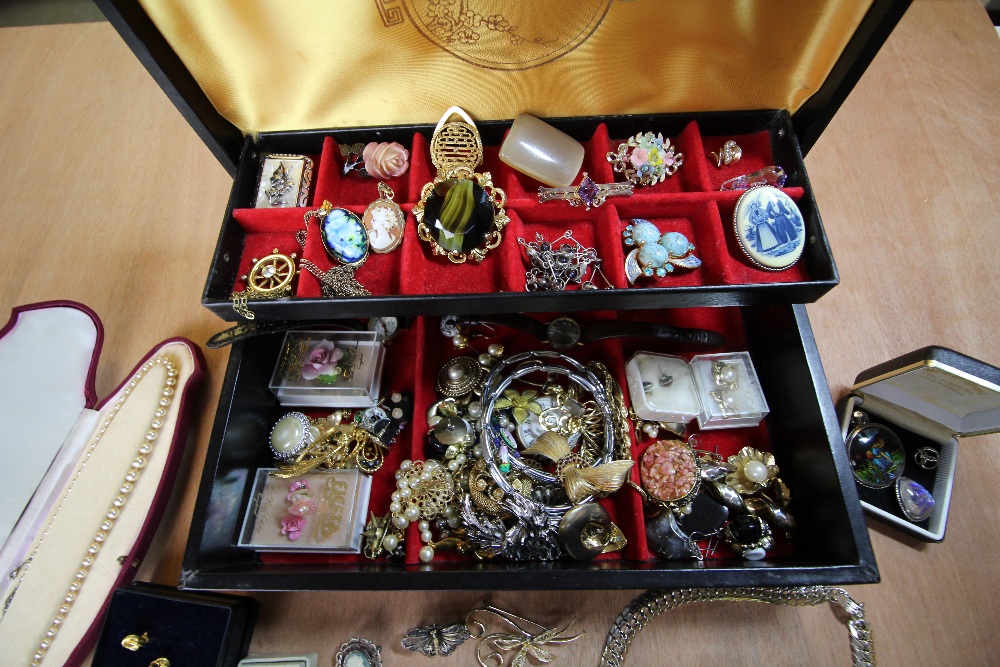 Oriental Jewellery Box & Contents - Image 2 of 4