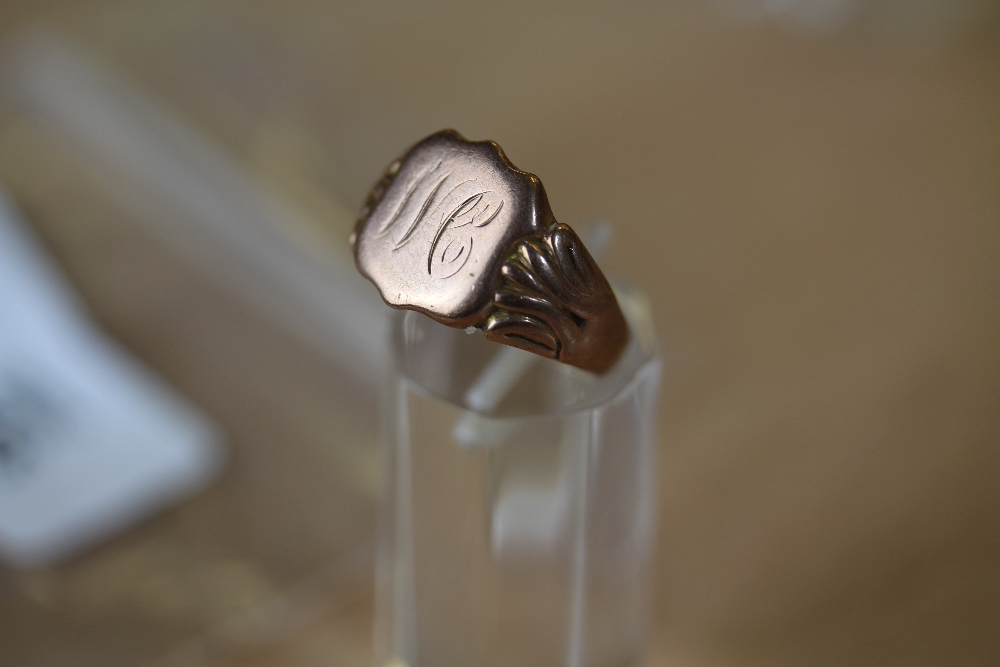 9ct gold signet ring, 5.3g - Image 2 of 2