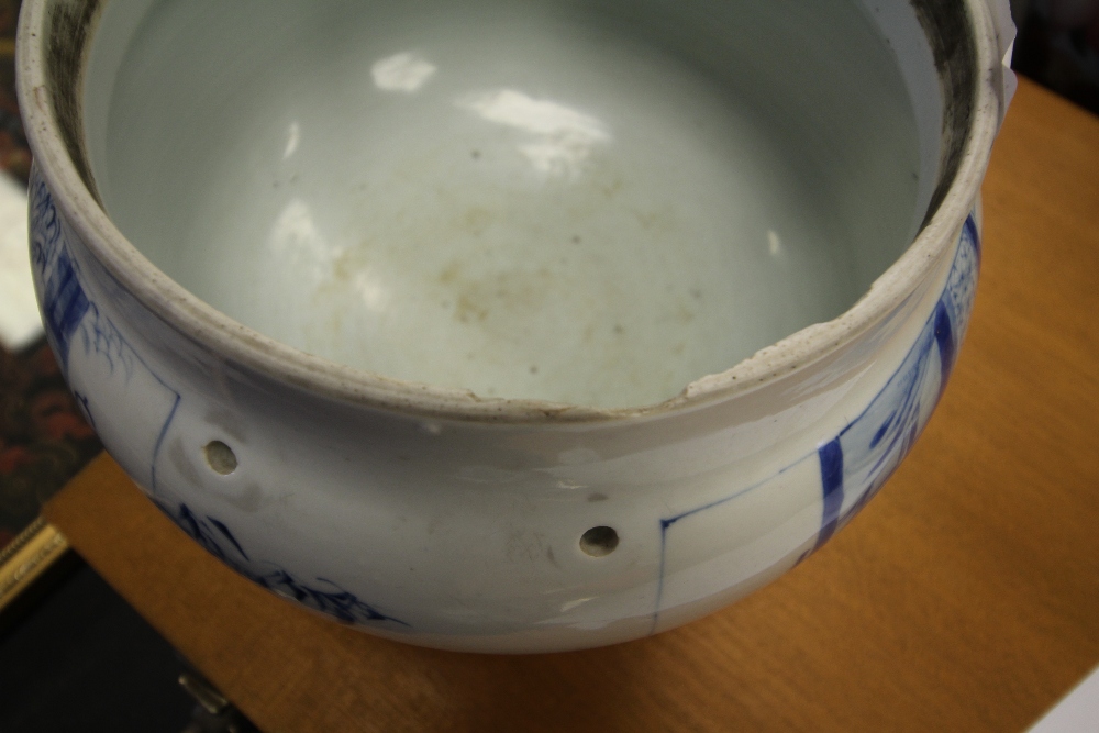 Chinese blue and white cauldron with sonorous stone mark (A/F - large chip on inner rim) - Image 28 of 39