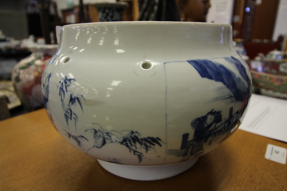 Chinese blue and white cauldron with sonorous stone mark (A/F - large chip on inner rim) - Image 23 of 39