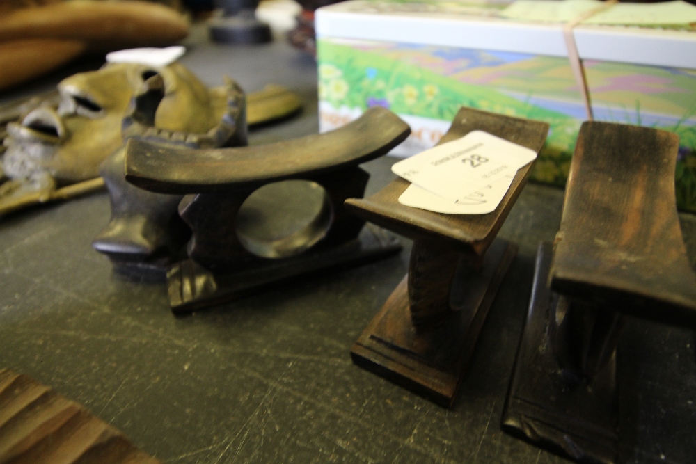 6 Carved Hardwood Ashanti Stool Napkin Rings & 2 Others - Image 2 of 2