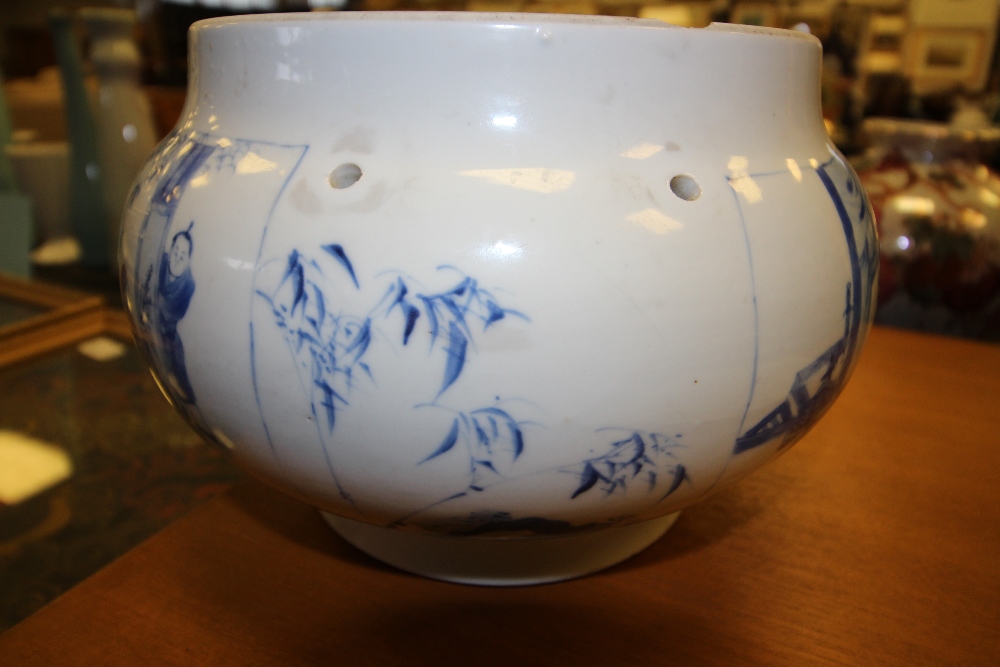 Chinese blue and white cauldron with sonorous stone mark (A/F - large chip on inner rim) - Image 29 of 39