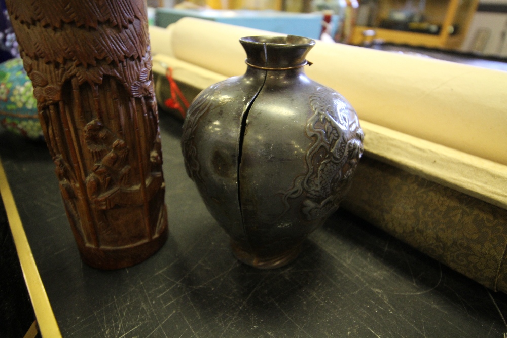 Chinese bamboo brush pot and dragon bottle - Image 2 of 4