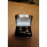 Gents Gilt Metal Suite - Pair of Cufflinks & Tie Clip