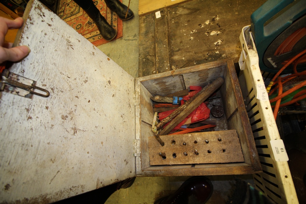 Wooden box and other wooden box of Masonry chisels