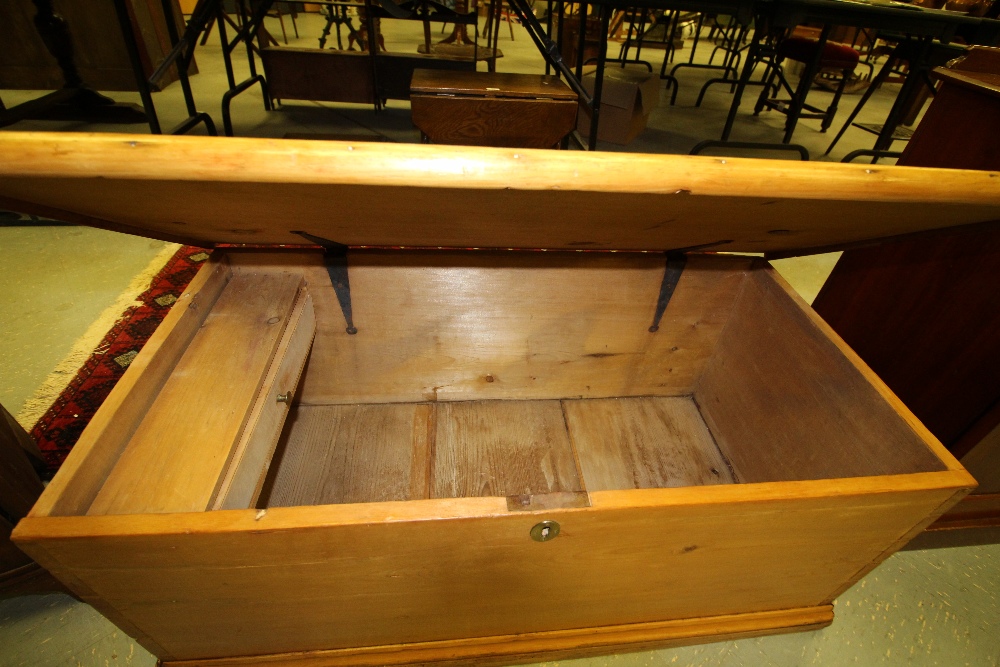Victorian pine blanket box - Image 2 of 2