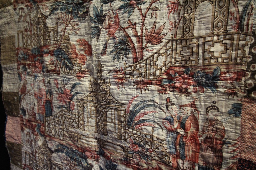 Late 18th / early 19th Century Child's linen coverlet, one side featuring Oriental design fabric, - Image 2 of 2