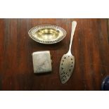 Edward VII silver oval bon bon dish, 14cm wide, Sheffield 1909, silver cigarette case (combined