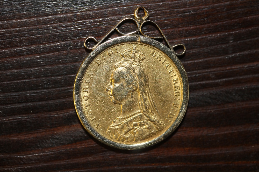 Victoria 1891 Jubilee Head sovereign, contained in 9ct gold mount, 9.3 grams - Image 2 of 5