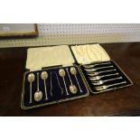 Set of six George V silver cake forks with 'seal top' terminals, Birmingham 1914 and a set of six