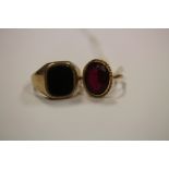 Gents 9ct gold black hardstone signet ring, 9.3g, size P and a 9ct gold garnet ring size J