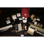Quantity of mixed jewellery including silver