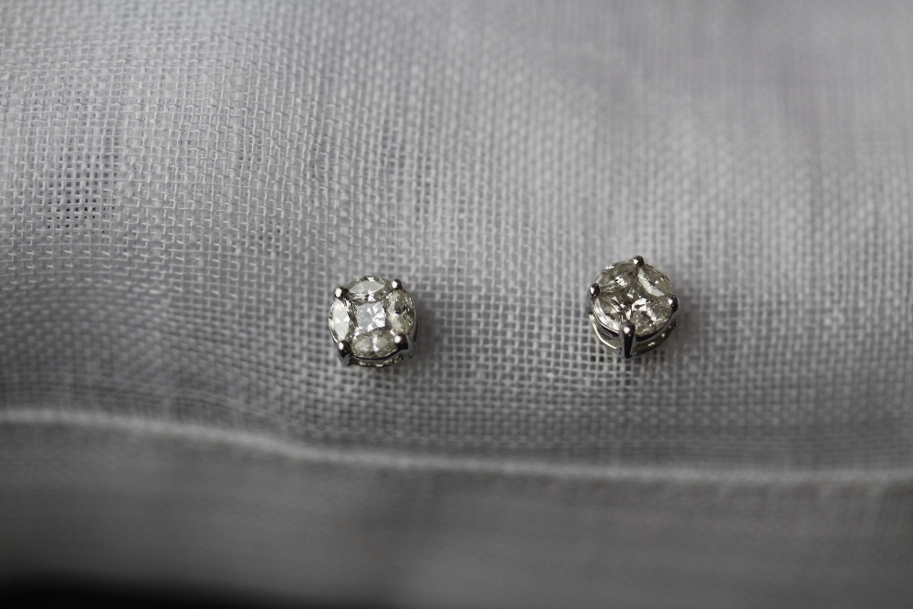 18cv Diamond Cluster Earrings (1.00ct)